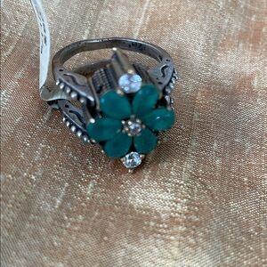 Elegant Silver and Green Floral Ring